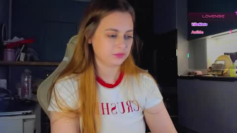 Snapshot of alice_wander chatting on May 2026 04:17:02 AM Alice online show from May 2026 04:17:02 AM
