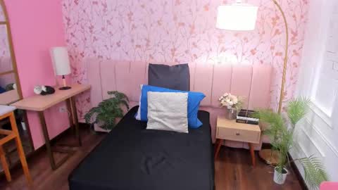 Alice and Asia online show from December 2025 04:14:02 PM