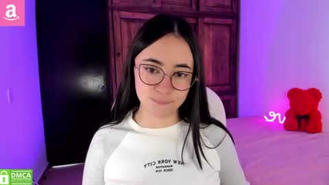 Snapshot of alicee_2 chatting on June 2026 05:04:02 PM Aliceee .. 97YP9VWGZHrefnav wishlist lists 1 online show from June 2026 05:04:02 PM