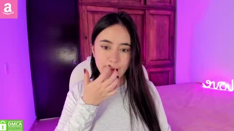 Snapshot of alicee_2 chatting on August 2026 08:34:01 PM Aliceee .. 97YP9VWGZHrefnav wishlist lists 1 online show from August 2026 08:34:01 PM