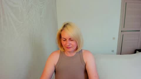 Snapshot of alicee__grace chatting on May 2026 09:37:01 AM Alicee online show from May 2026 09:37:01 AM