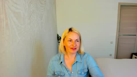 Snapshot of alicee__grace chatting on May 2026 10:32:02 AM Alicee online show from May 2026 10:32:02 AM
