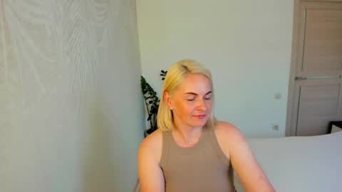 Snapshot of alicee__grace chatting on June 2026 02:33:01 PM Alicee online show from June 2026 02:33:01 PM
