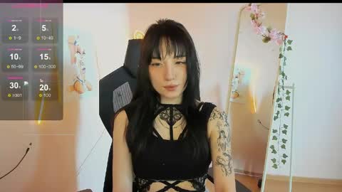 Snapshot of aliceeinwonderlanddd chatting on May 2026 02:17:01 AM Alice online show from May 2026 02:17:01 AM