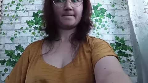 Snapshot of alicegaines chatting on May 2026 11:48:01 AM Alice online show from May 2026 11:48:01 AM