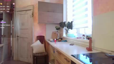 Snapshot of alicehoney_ chatting on June 2026 01:37:01 PM alicehoney_ online show from June 2026 01:37:01 PM