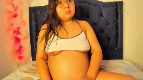 Snapshot of alicehott_05 chatting on January 2025 03:54:02 AM alicehott_05 online show from January 2025 03:54:02 AM