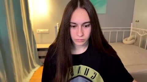 Snapshot of alicekollt chatting on June 2026 12:42:01 PM alicekollt online show from June 2026 12:42:01 PM