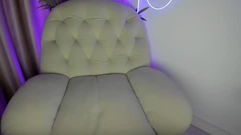 Snapshot of alicelevine chatting on November 2025 05:07:01 AM AliceLevine online show from November 2025 05:07:01 AM