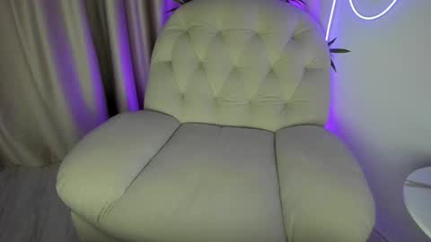 Snapshot of alicelevine chatting on November 2025 05:18:02 AM AliceLevine online show from November 2025 05:18:02 AM