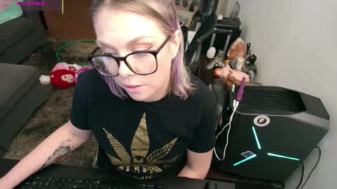 Snapshot of aliceliddell710 chatting on April 2026 08:17:02 PM Alice Liddell online show from April 2026 08:17:02 PM