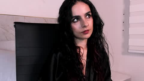 alicenoir_ online show from December 2024 01:53:01 AM