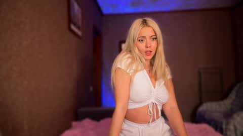 Snapshot of aliceoceaneyes chatting on September 2025 02:39:02 PM aliceoceaneyes online show from September 2025 02:39:02 PM