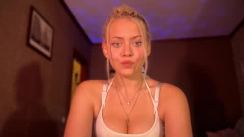 Snapshot of aliceoceaneyes chatting on September 2025 04:43:02 PM aliceoceaneyes online show from September 2025 04:43:02 PM
