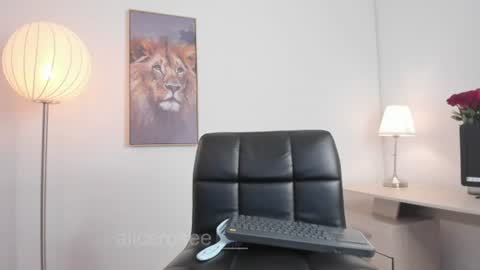 alicerosee___ online show from June 2026 11:04:02 PM