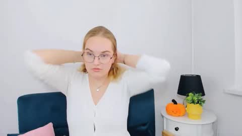 alicesensitive online show from November 2025 01:10:01 PM