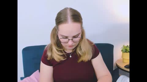 alicesensitive online show from December 2025 01:07:01 PM