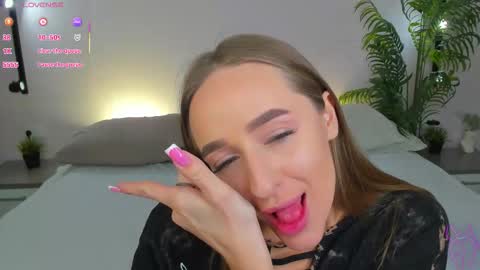 Snapshot of alicia_edwards chatting on October 2025 01:46:02 AM Mia online show from October 2025 01:46:02 AM