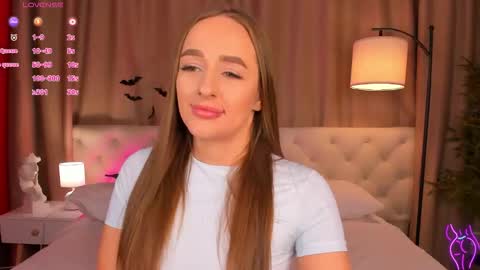 Snapshot of alicia_edwards chatting on November 2025 02:11:02 AM Mia online show from November 2025 02:11:02 AM