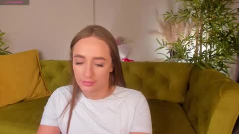 Snapshot of alicia_edwards chatting on November 2025 02:12:01 AM Mia online show from November 2025 02:12:01 AM