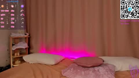 Snapshot of alicia_edwards chatting on December 2025 02:42:01 AM Mia online show from December 2025 02:42:01 AM