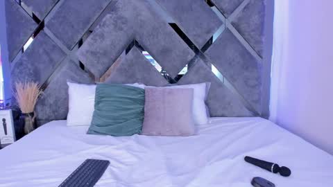 Alice  online show from January 2025 02:39:01 PM