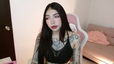 Snapshot of alicia_key_ chatting on June 2026 06:04:01 AM ALICIA online show from June 2026 06:04:01 AM