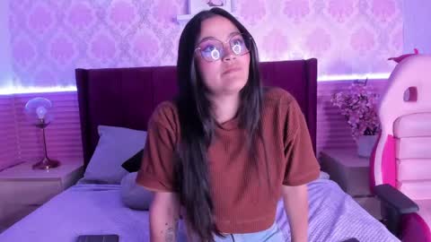 Snapshot of alicia_kimm chatting on May 2026 08:38:02 PM Alicia online show from May 2026 08:38:02 PM