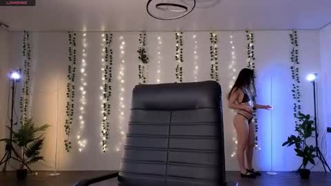 Snapshot of alicia_x_art chatting on September 2025 08:05:02 AM Alicia Lici  online show from September 2025 08:05:02 AM