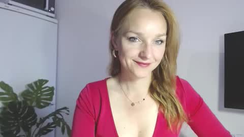 Snapshot of alicialux chatting on May 2026 06:08:01 AM Alicia online show from May 2026 06:08:01 AM