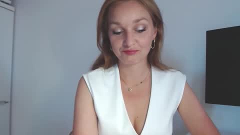Snapshot of alicialux chatting on May 2026 06:11:02 AM Alicia online show from May 2026 06:11:02 AM
