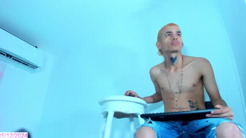 Alicia  online show from December 2024 08:33:01 PM