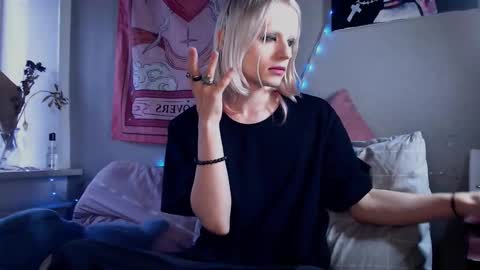 Snapshot of alien_bella chatting on March 2026 01:02:01 PM Alien Bella online show from March 2026 01:02:01 PM