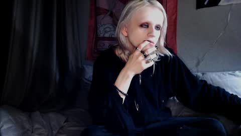 Snapshot of alien_bella chatting on April 2026 02:22:02 AM Alien Bella online show from April 2026 02:22:02 AM