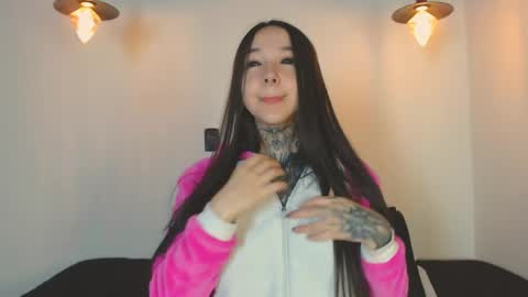 Snapshot of alien_eyes09 chatting on April 2026 01:39:01 AM online show from April 2026 01:39:01 AM