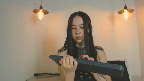 Snapshot of alien_eyes09 chatting on April 2026 02:45:02 AM online show from April 2026 02:45:02 AM