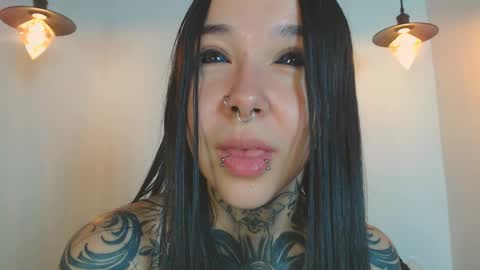 Snapshot of alien_eyes09 chatting on April 2026 01:52:01 AM online show from April 2026 01:52:01 AM