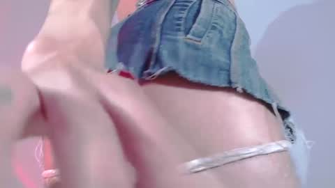 Snapshot of alienexxx chatting on December 2024 03:15:02 AM     online show from December 2024 03:15:02 AM