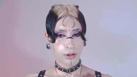 Snapshot of alienexxx chatting on December 2024 11:18:02 PM     online show from December 2024 11:18:02 PM