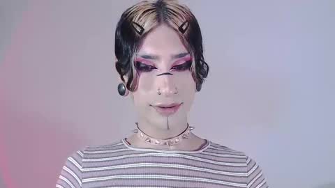 Snapshot of alienexxx chatting on January 2025 02:33:01 AM     online show from January 2025 02:33:01 AM