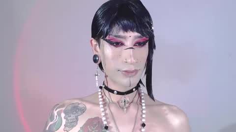 Snapshot of alienexxx chatting on January 2025 01:52:02 AM     online show from January 2025 01:52:02 AM