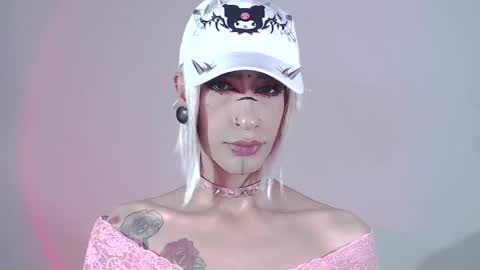 Snapshot of alienexxx chatting on January 2025 08:33:01 AM     online show from January 2025 08:33:01 AM