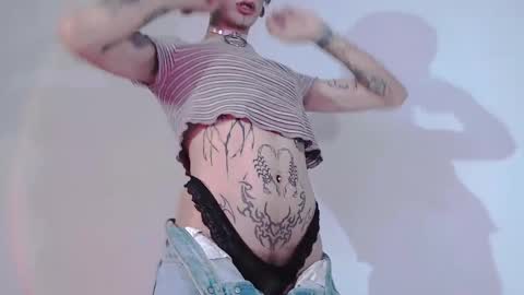 Snapshot of alienexxx chatting on February 2025 02:41:01 AM     online show from February 2025 02:41:01 AM