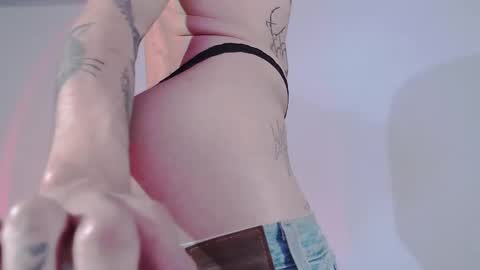 Snapshot of alienexxx chatting on February 2025 06:31:01 AM     online show from February 2025 06:31:01 AM