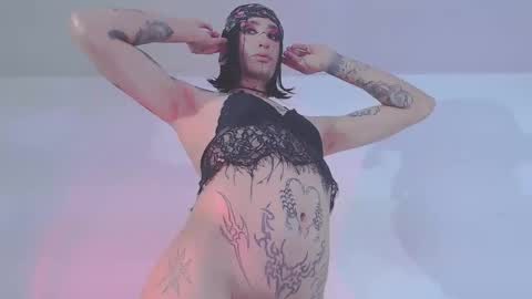 Snapshot of alienexxx chatting on April 2026 01:05:02 AM online show from April 2026 01:05:02 AM