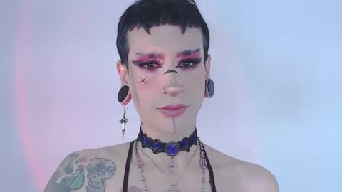 Snapshot of alienexxx chatting on April 2026 12:02:02 AM online show from April 2026 12:02:02 AM