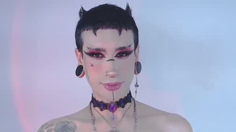 Snapshot of alienexxx chatting on April 2026 11:51:02 PM online show from April 2026 11:51:02 PM