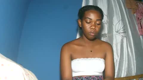 alihane21 online show from December 2025 04:56:01 PM