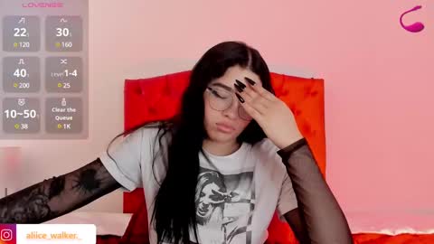 aliice_walker_ online show from December 2024 03:55:01 PM