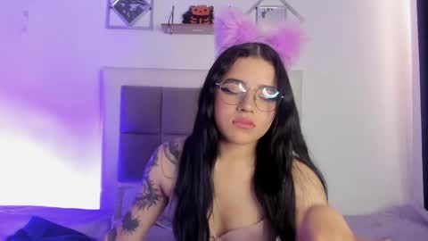 aliice_walker_ online show from January 2025 03:36:02 PM